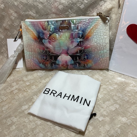NWT PRISM OMBRE’ BRAHMIN DAISY WRISTLET, CLUTCH - beautiful. - Picture 5 of 8